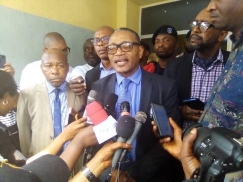 24 heures après l’incendie  Kinshasa : Jolino Makelele a visité CCTV, CKTV et Radio Liberté 
