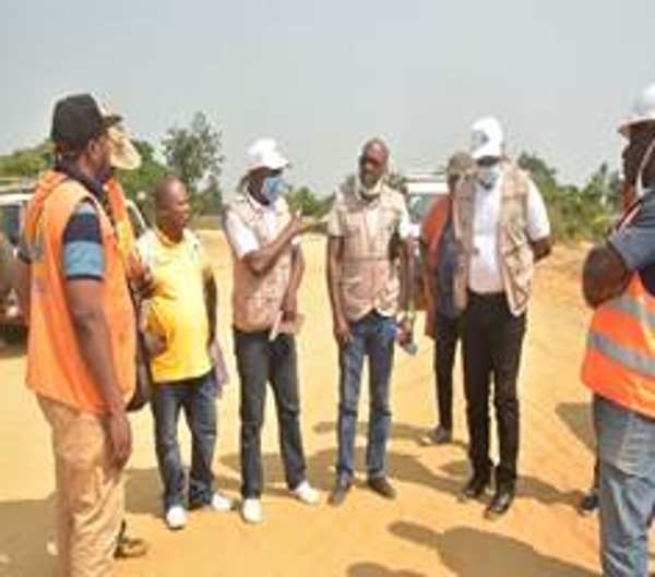 PAPAKIN : visite des travaux de réhabilitation de l’axe routier Kikwit-Sacre Cœur Kimputuseke par le Coordonnateur National