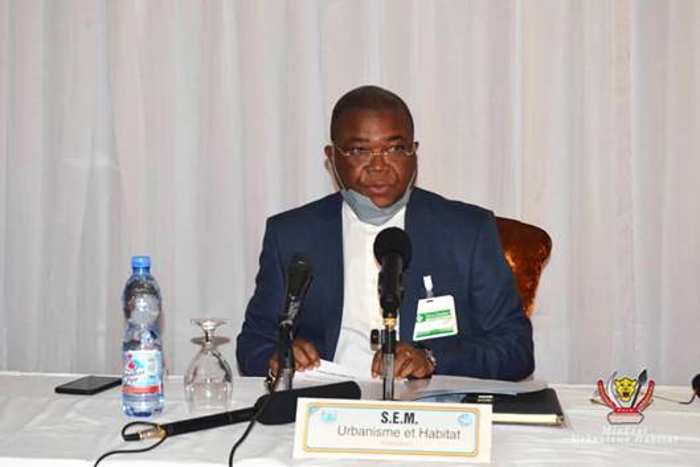 Construction de 5.000 logements sociaux dans 10 provinces de la RDC Urbanisme et Habitat : Pius Muabilu signe un partenariat avec l’entreprise chinoise ‘’CNCE’’